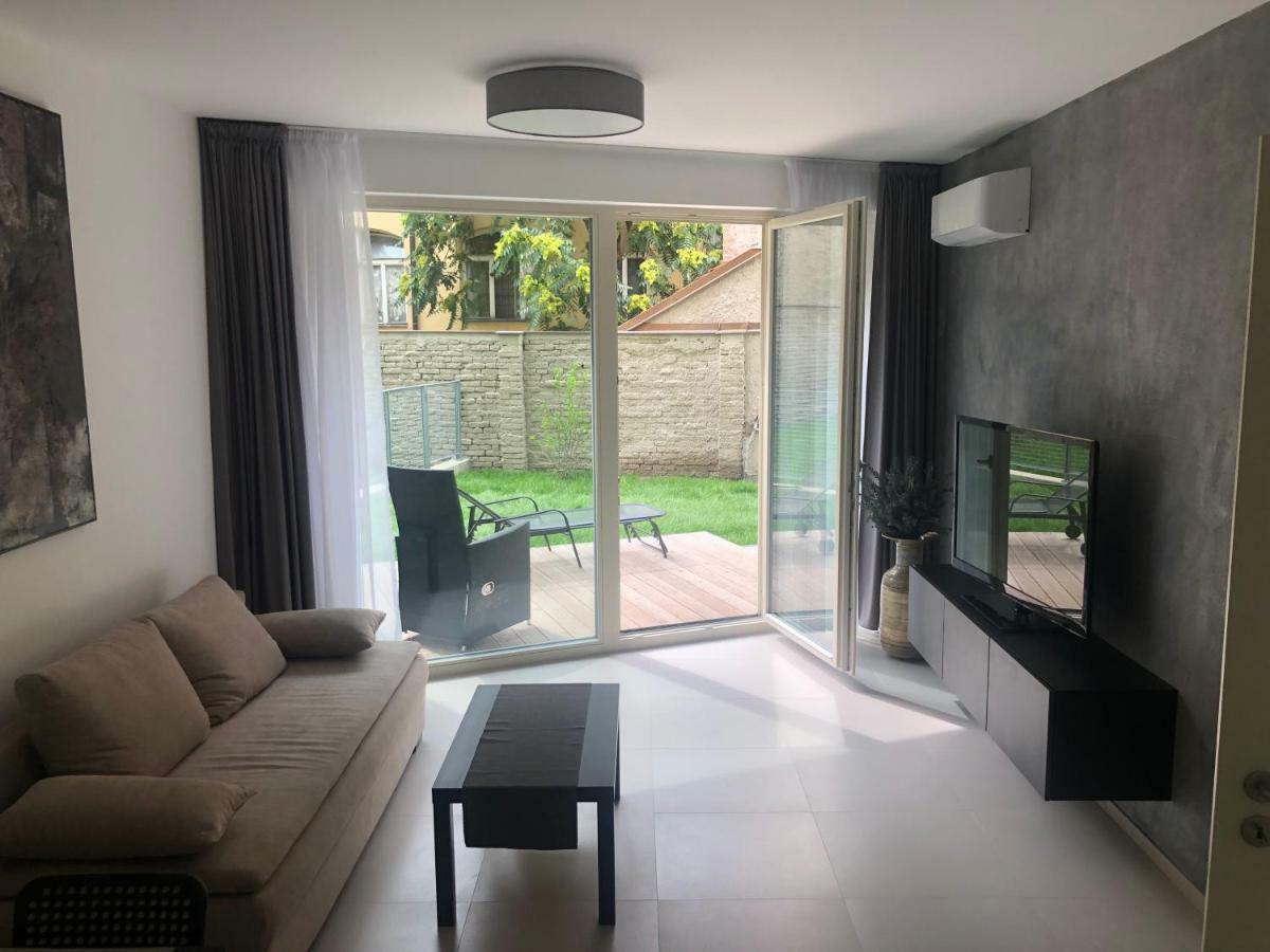 Luxury Apartment With Private Garden Πράγα Εξωτερικό φωτογραφία
